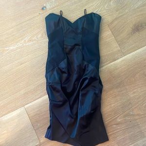 Nicole Miller Collection. Classic satin corset sweetheart style formal midi